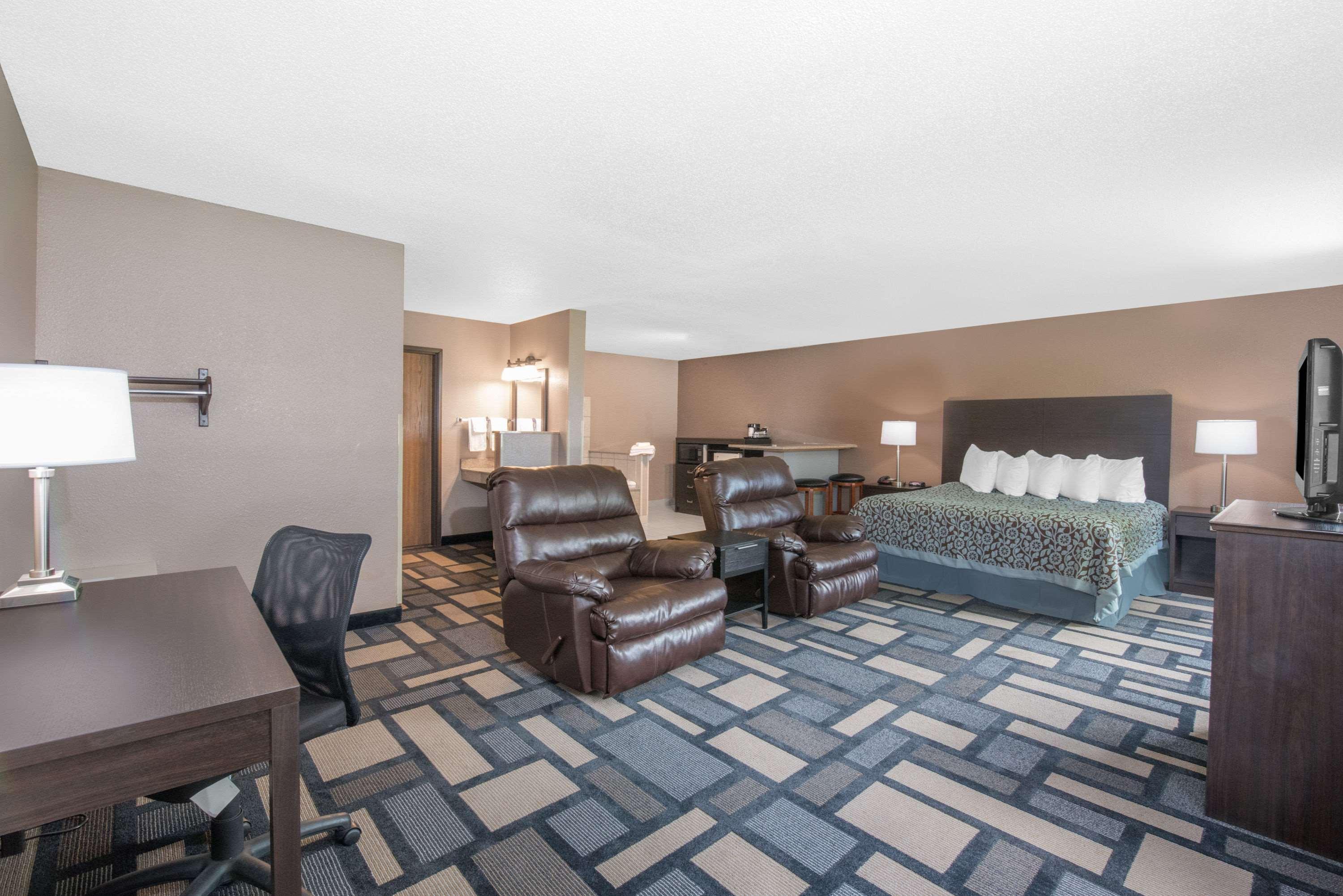 Days Inn By Wyndham Watertown Exterior foto